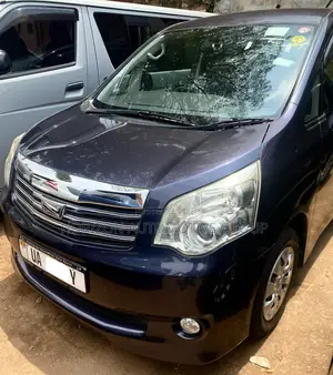 Toyota Noah 2012 Teal