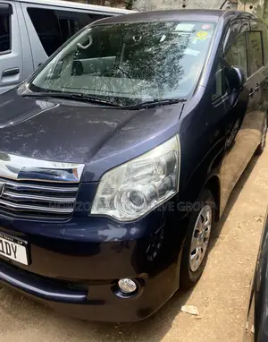 Toyota Noah 2012 Teal