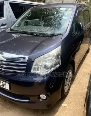 Toyota Noah 2012 Teal