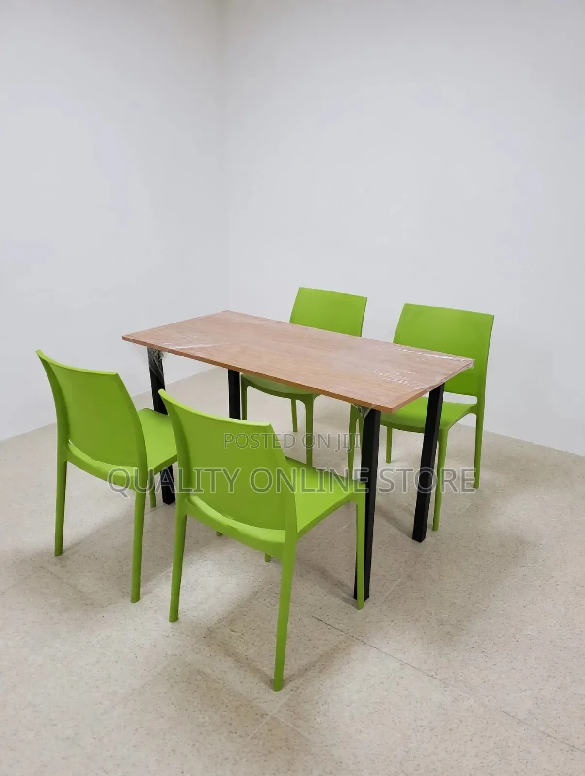 Hotels/Restaurant/Dining/Office Wooden Foldable Table and Chairs Set