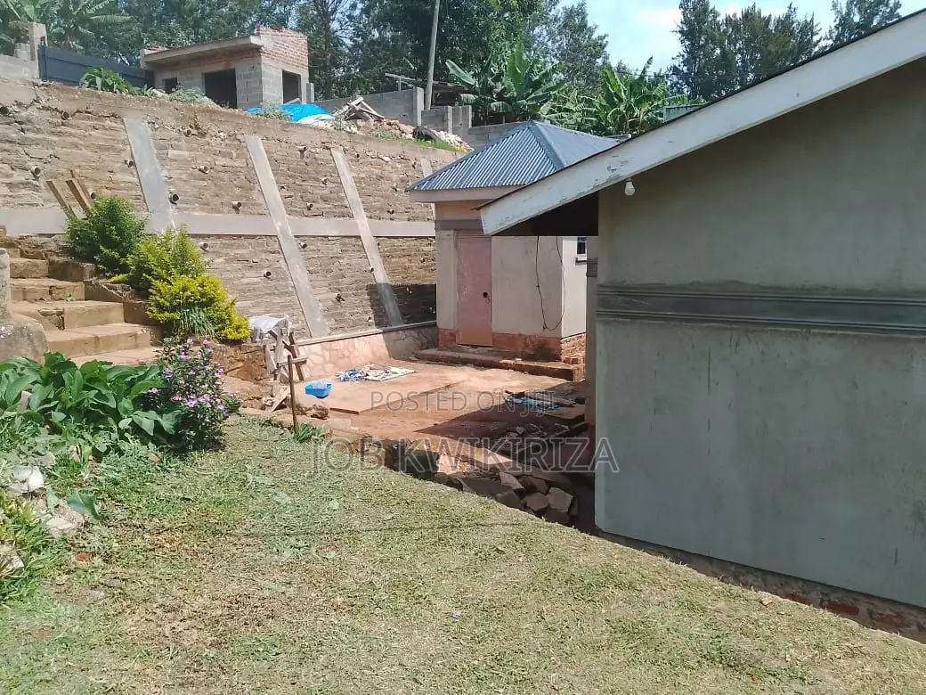 Prime Leasehold Investment Property With Multiple Residential Units