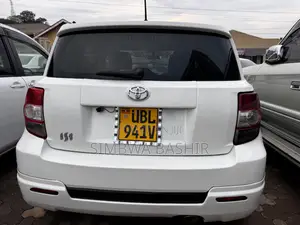 Toyota IST 2009 White