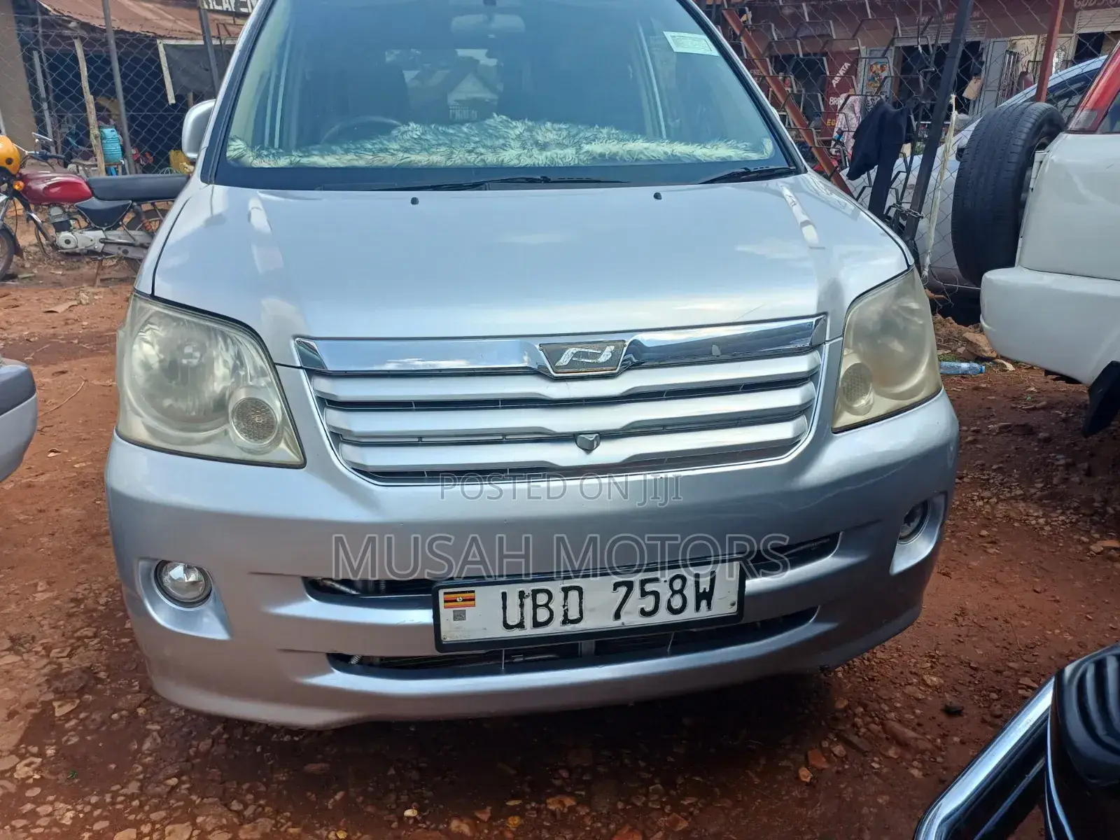 Toyota Noah 2005 Silver