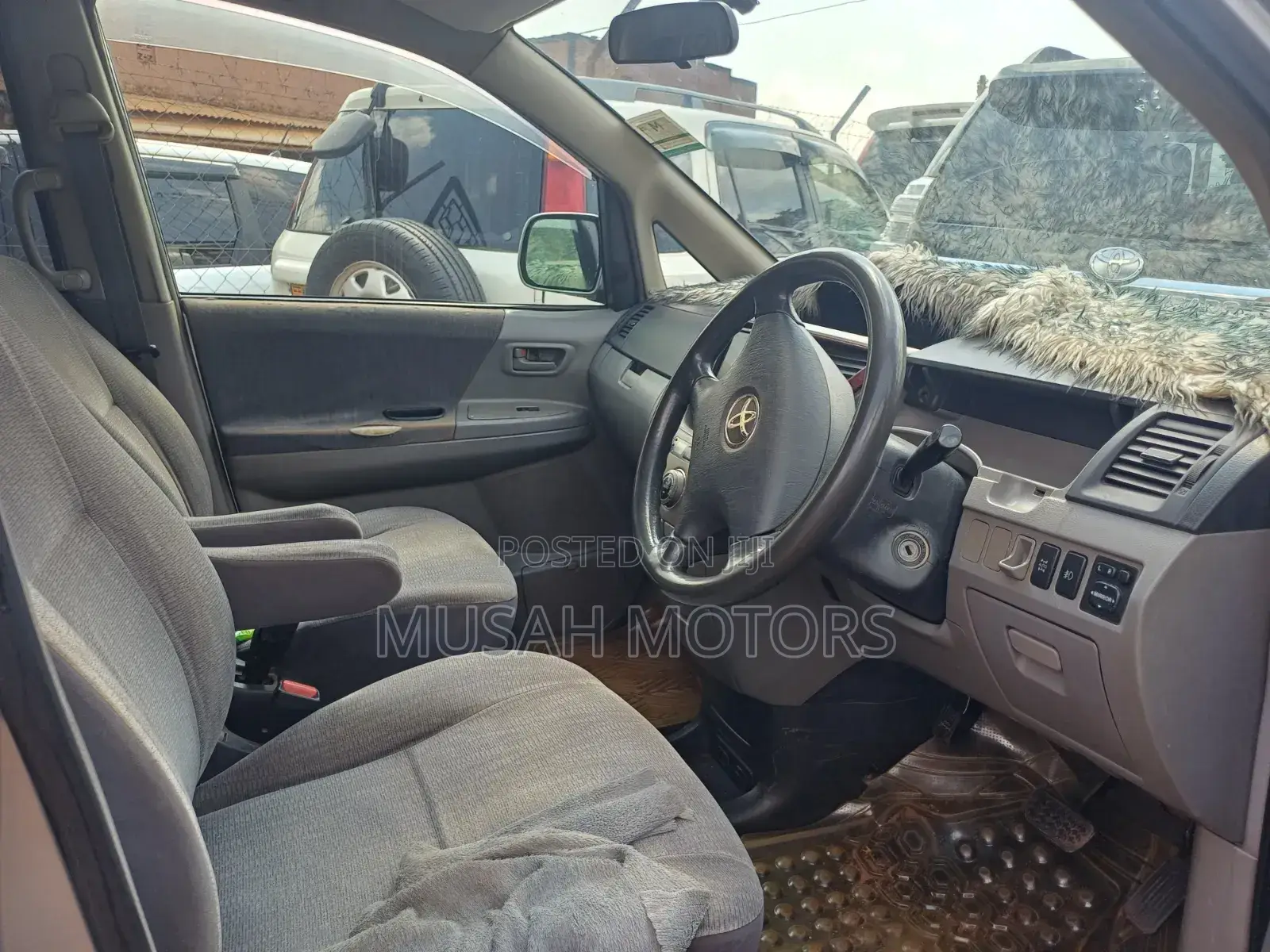 Toyota Noah 2005 Silver