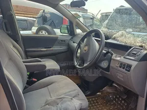 Toyota Noah 2005 Silver