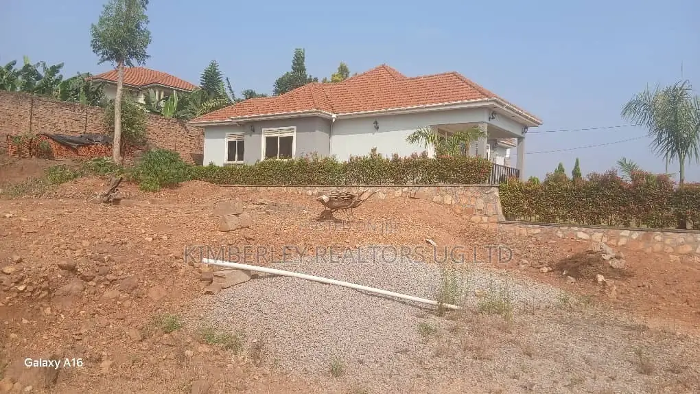4bdrm Bungalow in Kira for sale
