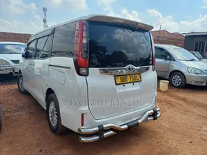 Toyota Noah 2016 White