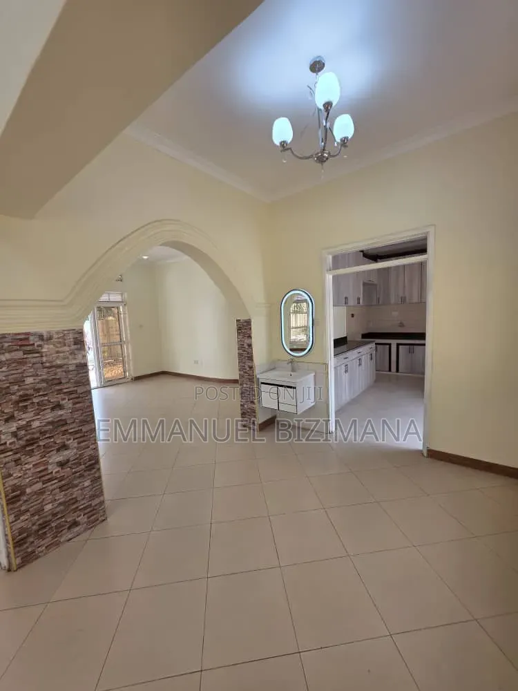 Furnished 5bdrm House in Kira, Central Division for sale