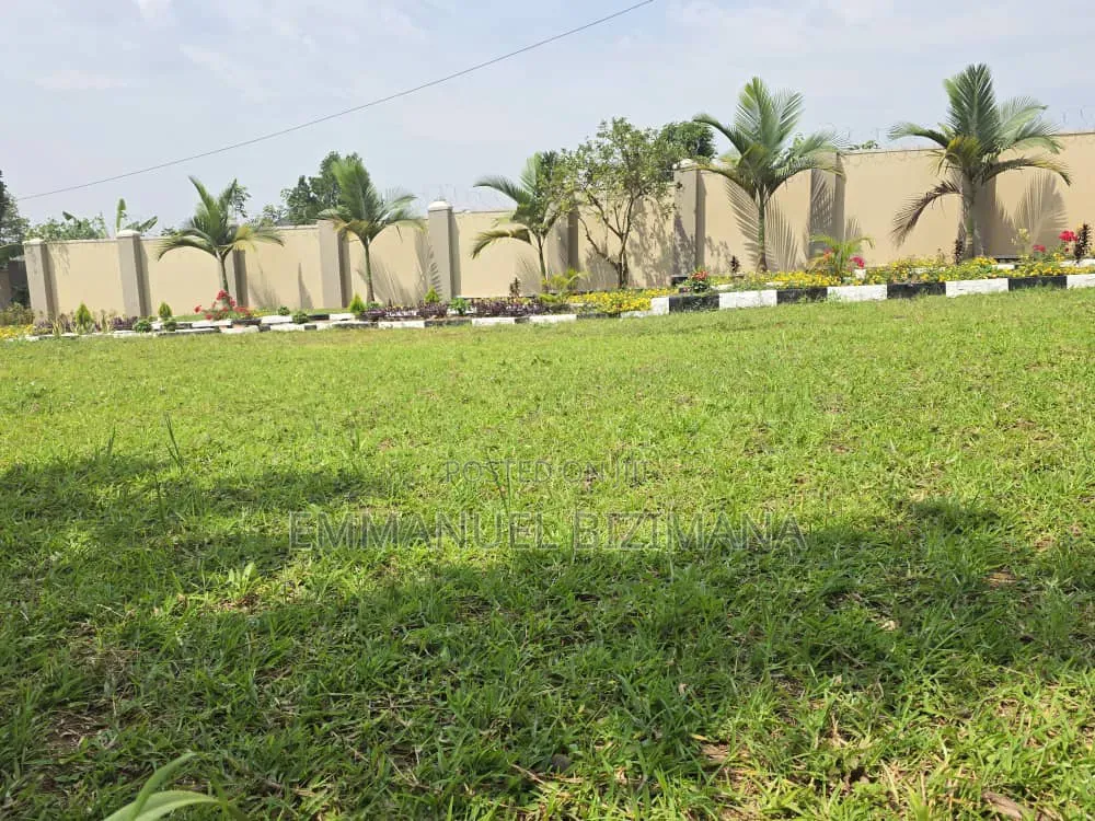 Furnished 5bdrm House in Kira, Central Division for sale