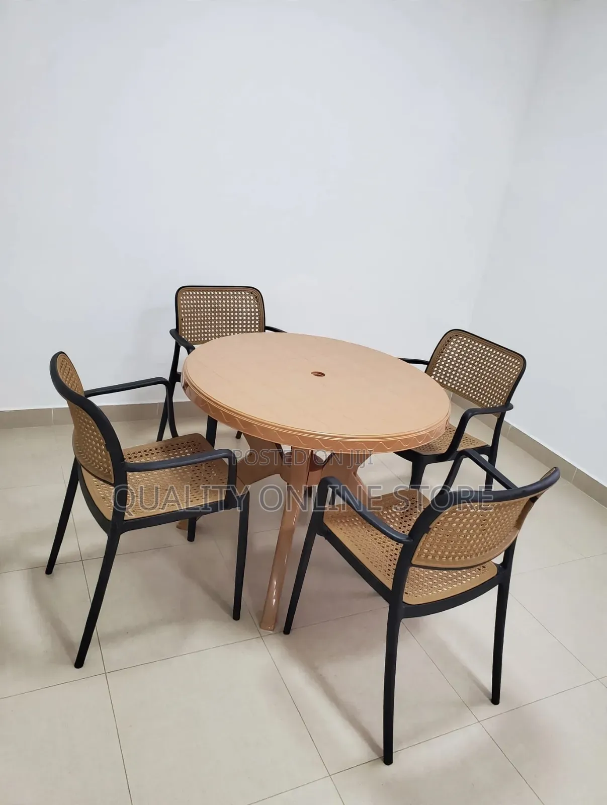 Round 4people Plastic Table and Chairs Plastic Table and Chairs