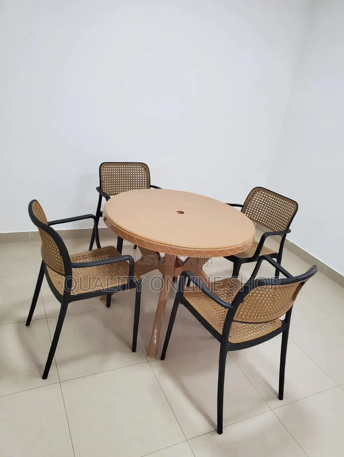 Round 4people Plastic Table and Chairs Plastic Table and Chairs
