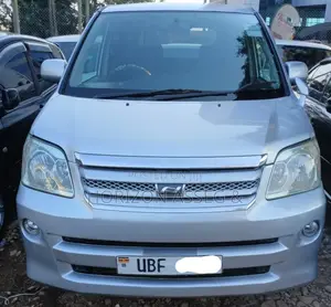 Toyota Noah 2006 Silver