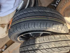 225/55r17 Tyres for Crown .