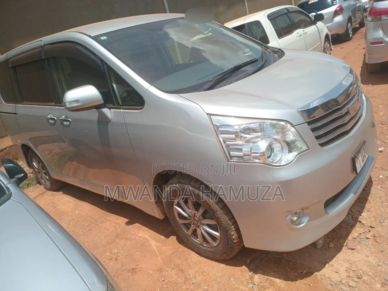 Toyota Noah 2012 Silver
