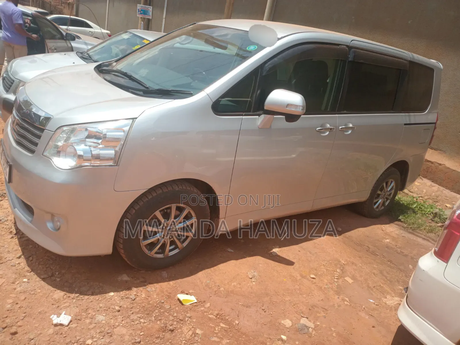 Toyota Noah 2012 Silver