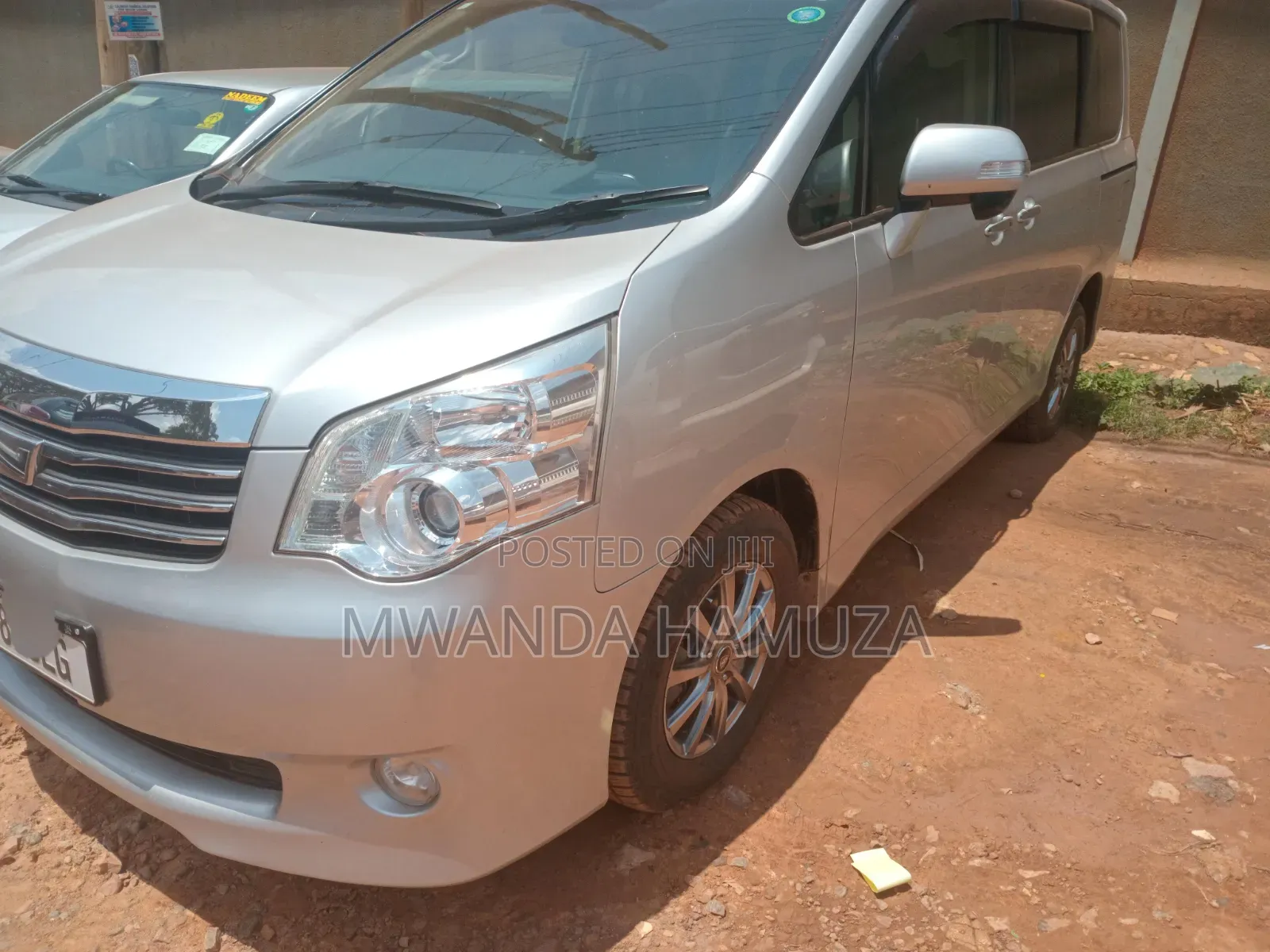 Toyota Noah 2012 Silver
