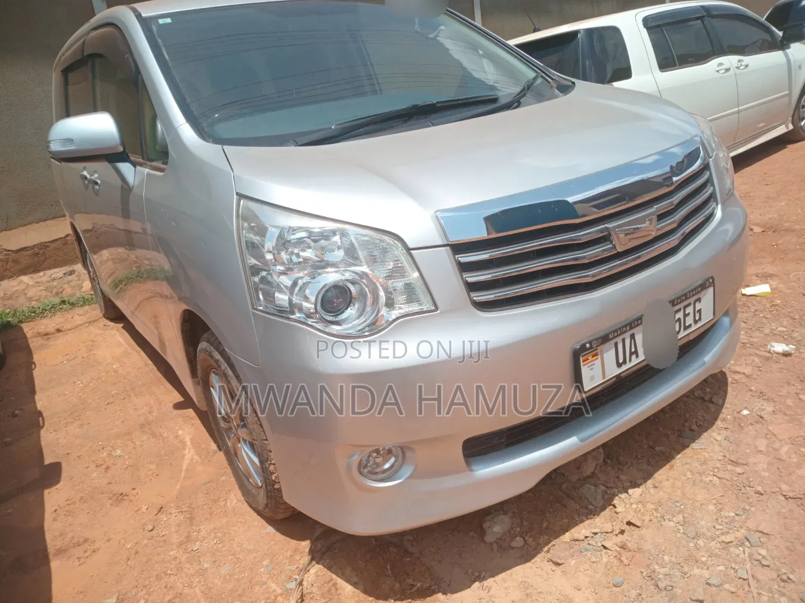 Toyota Noah 2012 Silver