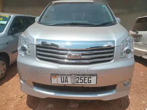 Toyota Noah 2012 Silver