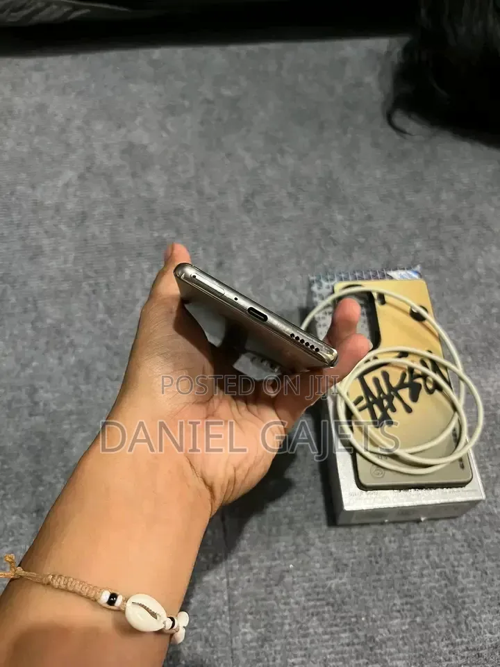 New Tecno Camon 40 Pro 5G 256 GB Gold