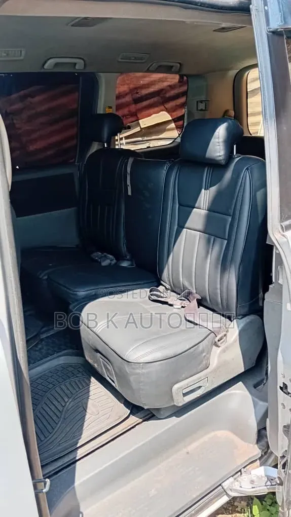 Toyota Noah 2011 Silver