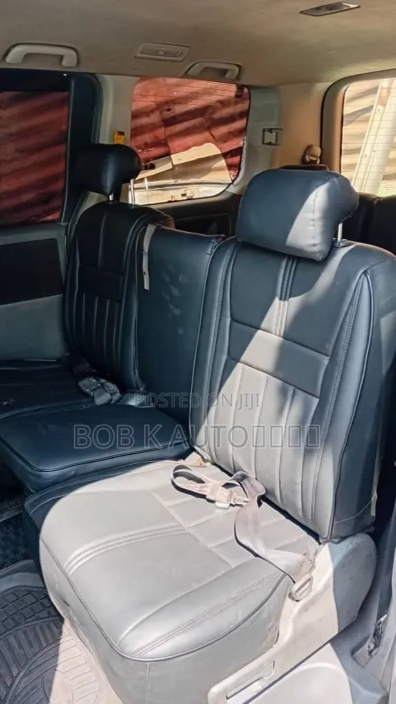 Toyota Noah 2011 Silver
