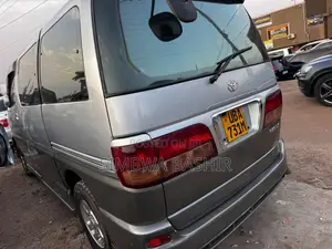 Toyota Regius 1998 Silver