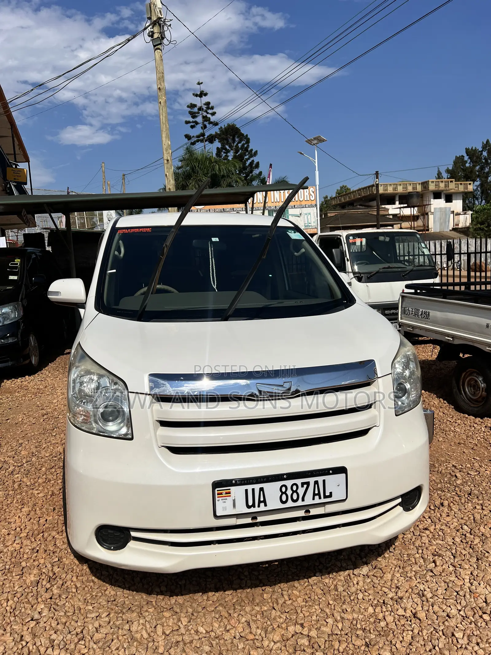 Toyota Noah 2.0 158hp AWD (8 Seater) 2009 White