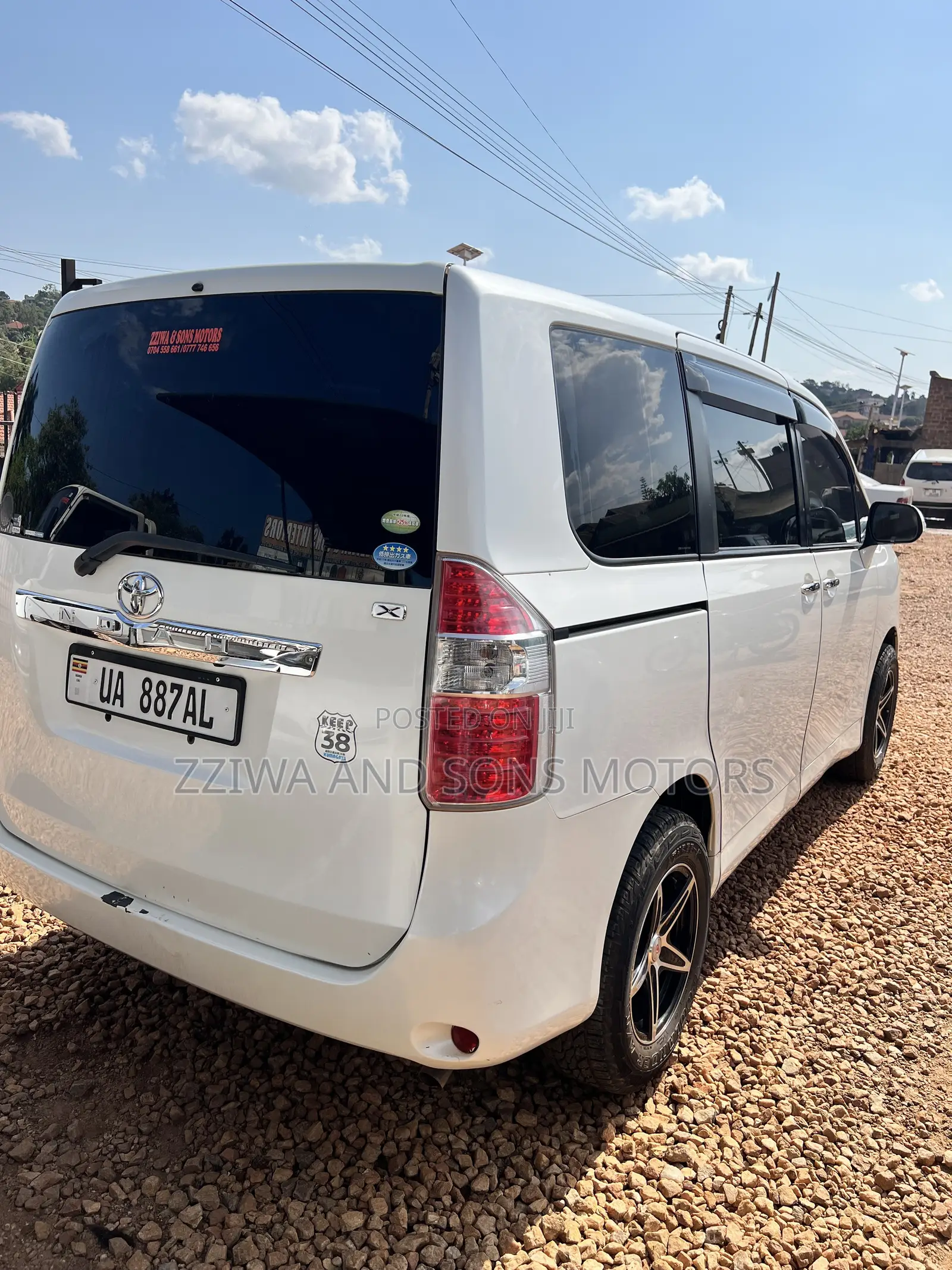Toyota Noah 2.0 158hp AWD (8 Seater) 2009 White