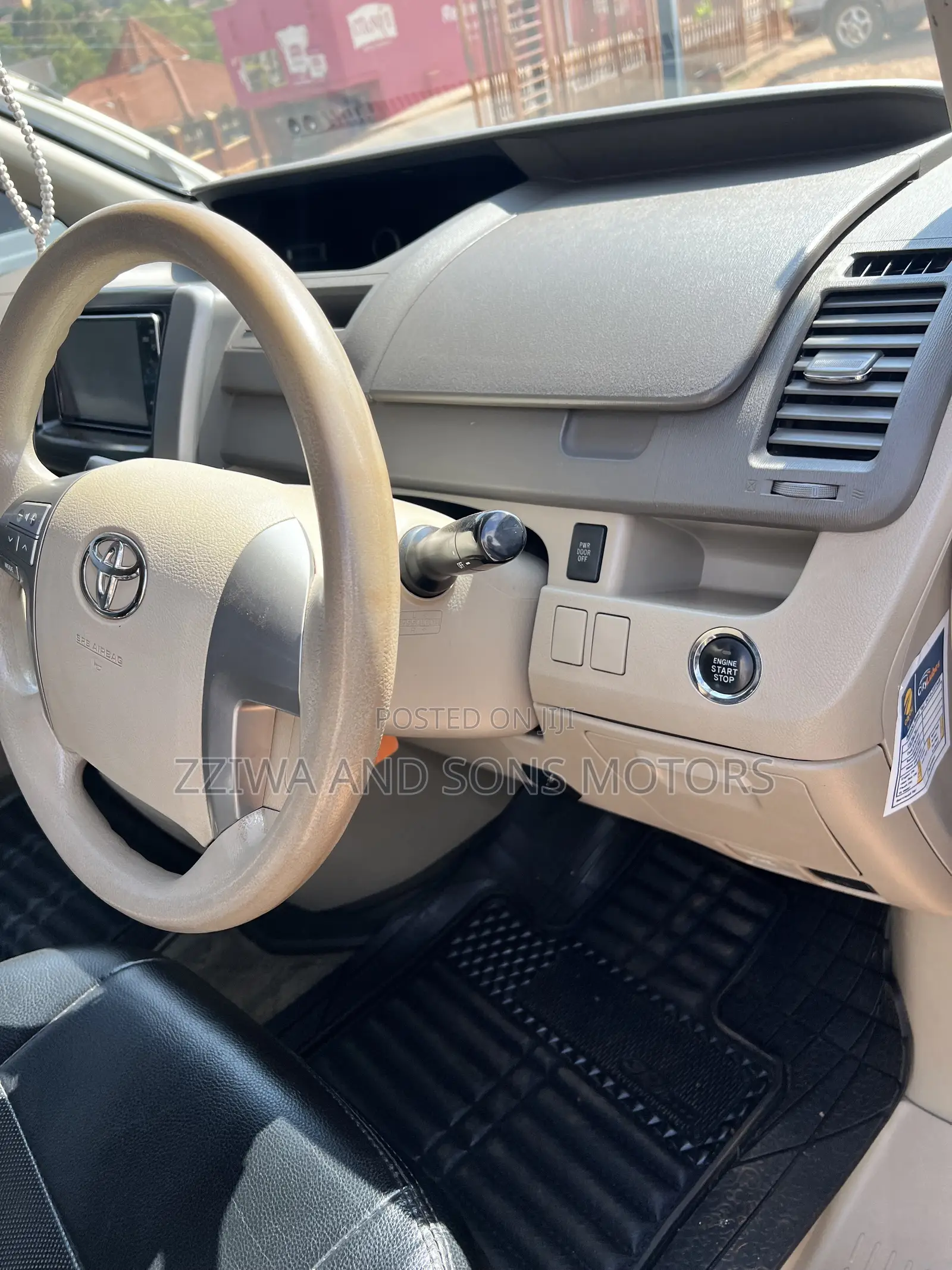 Toyota Noah 2.0 158hp AWD (8 Seater) 2009 White