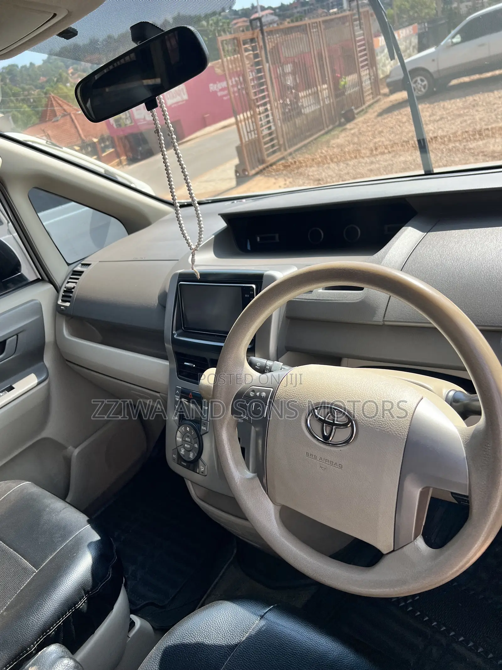 Toyota Noah 2.0 158hp AWD (8 Seater) 2009 White