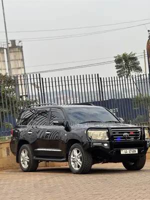 Landcruiser V8 Available for Rental
