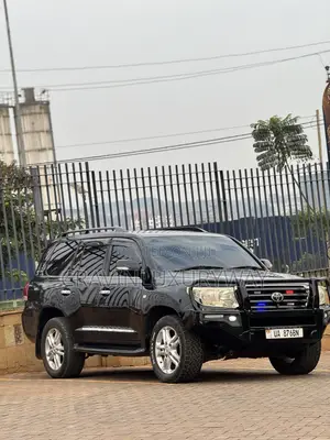Landcruiser V8 Available for Rental