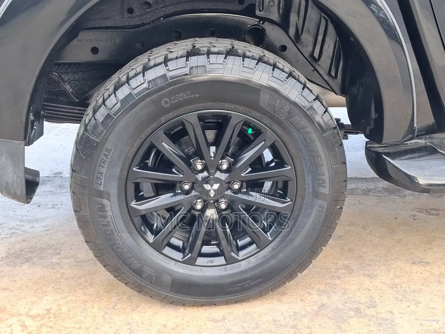 Mitsubishi Triton 2018 Black