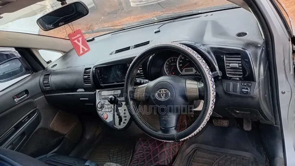 Toyota Wish 2005 Silver