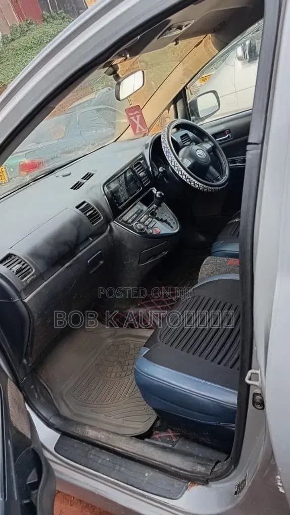 Toyota Wish 2005 Silver