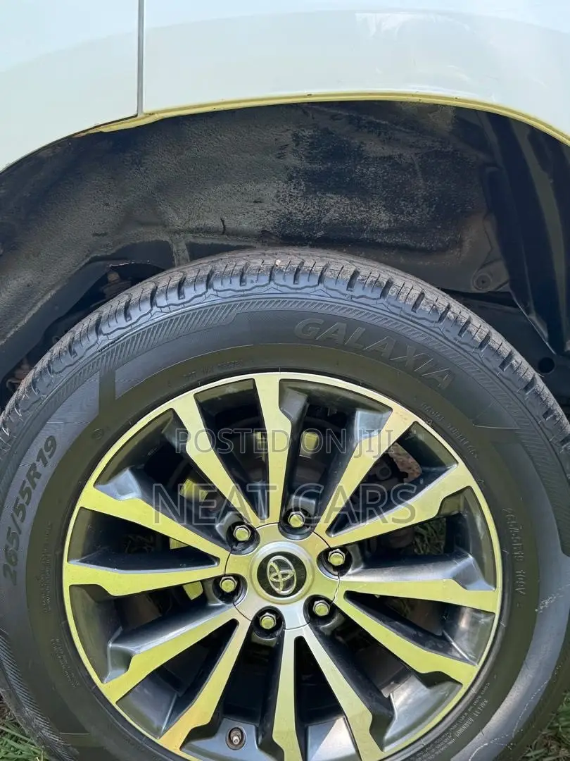 Toyota Land Cruiser Prado 2018 Pearl