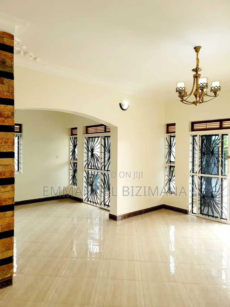 Furnished 3bdrm Bungalow in Akright Estate, Central Division for sale