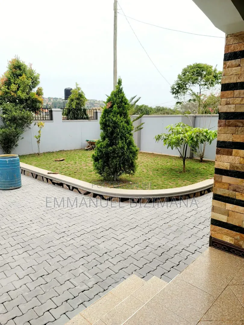 Furnished 3bdrm Bungalow in Akright Estate, Central Division for sale