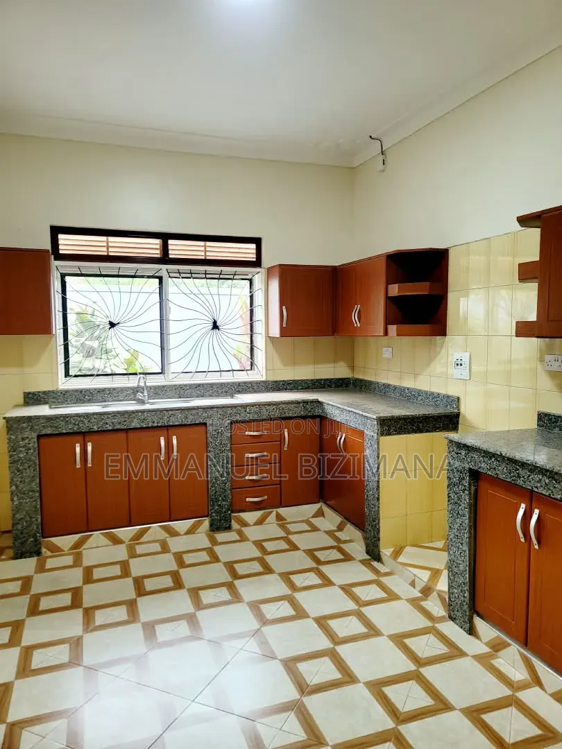 Furnished 3bdrm Bungalow in Akright Estate, Central Division for sale