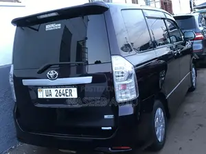 Toyota Noah 2011 Black