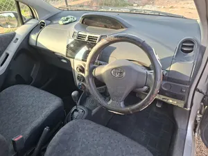 Toyota Vitz 2009 Silver