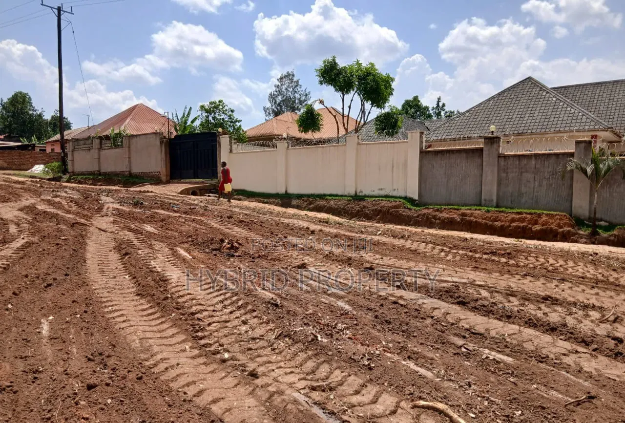 Prime Plots for Sale at Namusera~Wakiso Diplomatic Estate~Hoima Road.