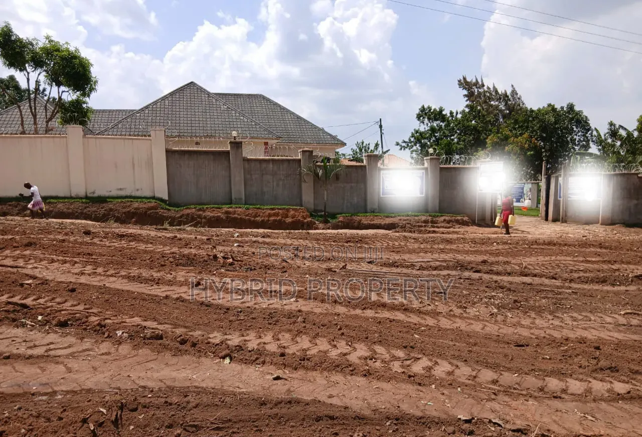 Prime Plots for Sale at Namusera~Wakiso Diplomatic Estate~Hoima Road.