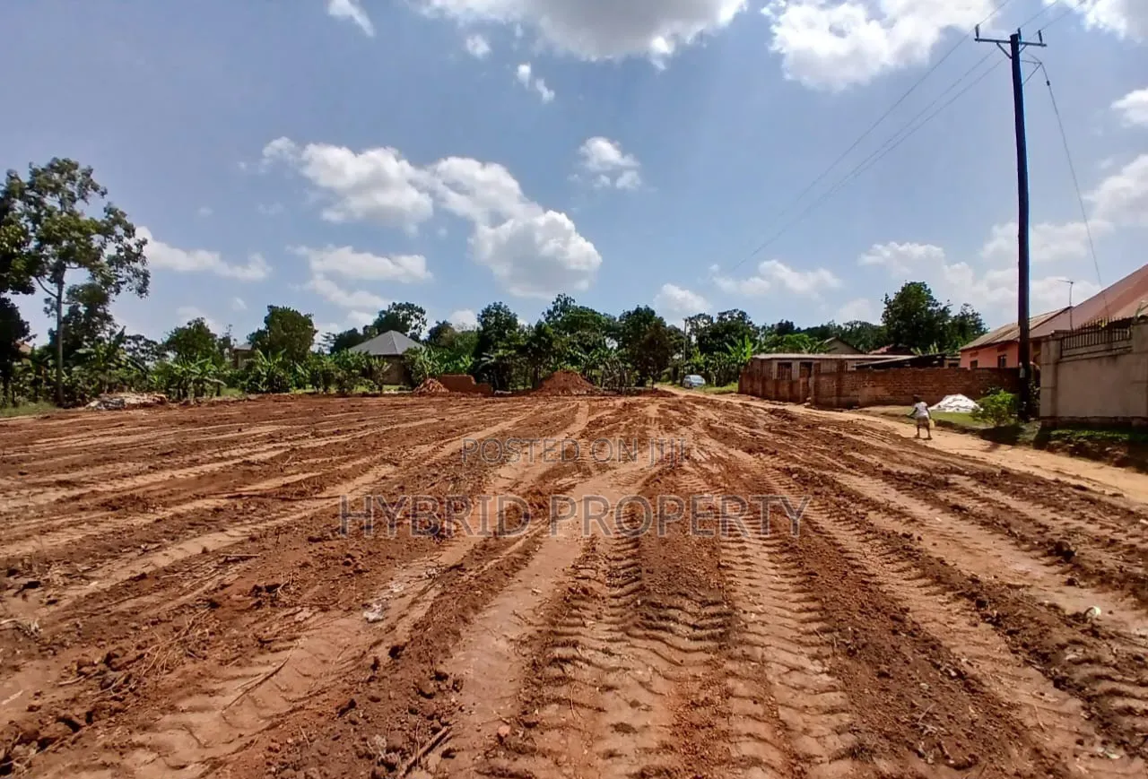 Prime Plots for Sale at Namusera~Wakiso Diplomatic Estate~Hoima Road.