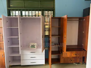 Wardrobe/3 Door Wardrobe
