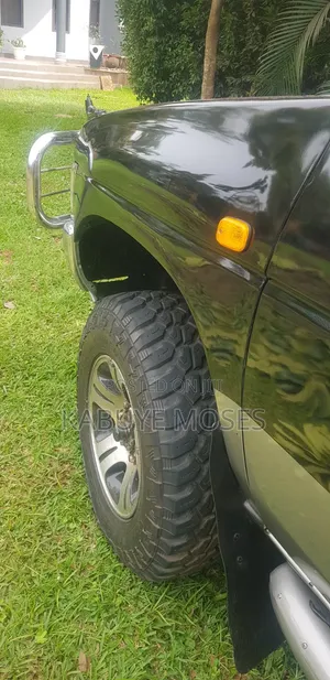 Nissan DoubleCab 1998 Black