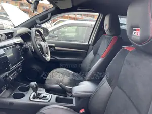 Toyota Hilux 2023 White
