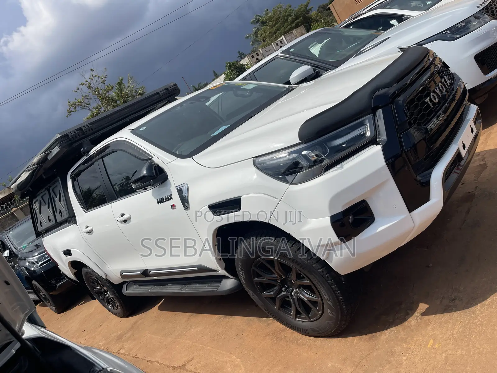 Toyota Hilux 2023 White