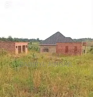 20x40ft Land on Quick Sale