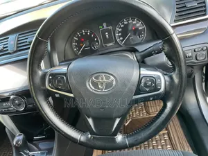 Toyota Premio 2017 Silver